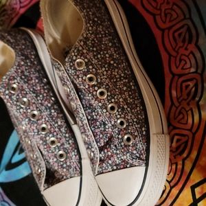 Women's Converse size 7.5, Platforms, Floral Print💐